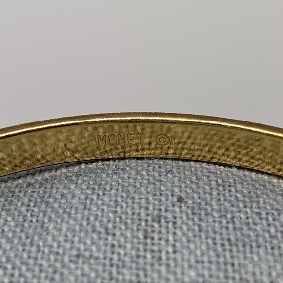 Vintage Monet Quality Brushed Gold Tone Classic Bangle Bracelet 8" - Picture 8 of 9